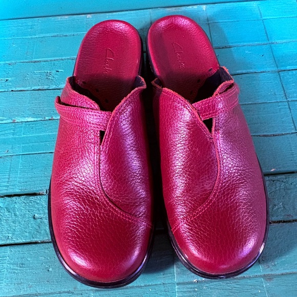 Clarks Vibrant Red Leather Clogs - Picture 2 of 11